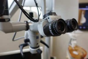 最新設備　顕微鏡　豊中市の歯医者